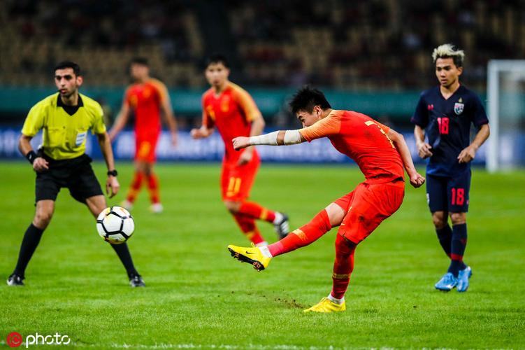 中国踢足球比赛直播
