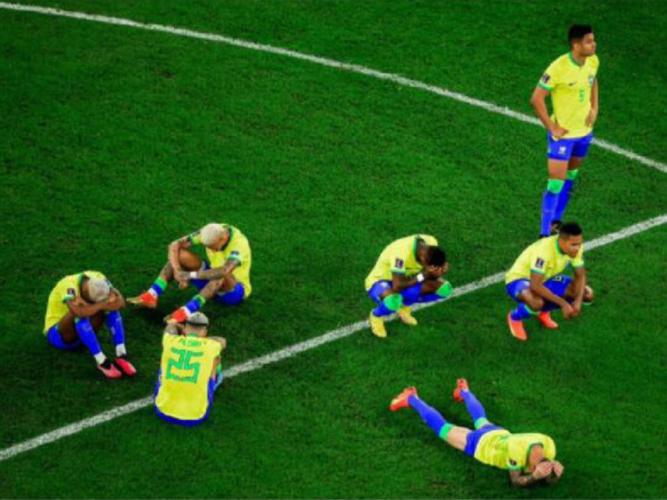 巴西甲踢自己球门