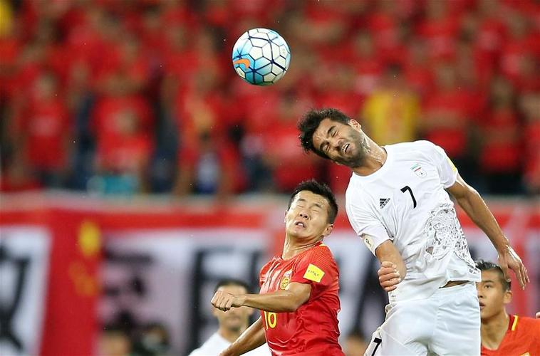 中国足球踢伊朗直播的相关图片