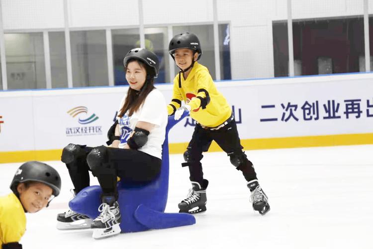 武汉体育中心滑冰直播视频的相关图片
